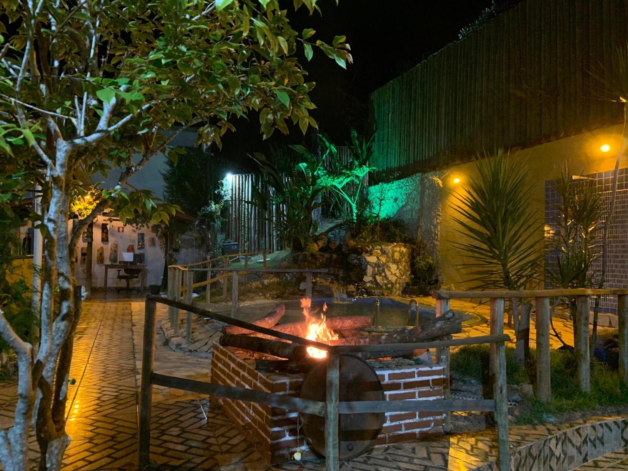 Pousada E Restaurante Casinha Velha Macacos  Exterior foto